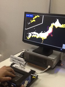 点図ディスプレイで津波情報を伝えるシステムの写真